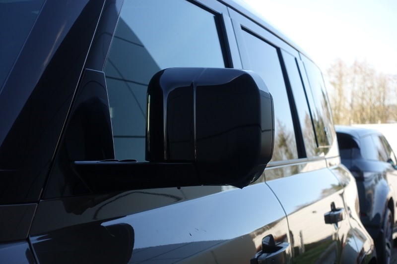 2023 (23) LAND ROVER DEFENDER 3.0 D300 X-Dynamic SE 110 5dr Auto 5149851