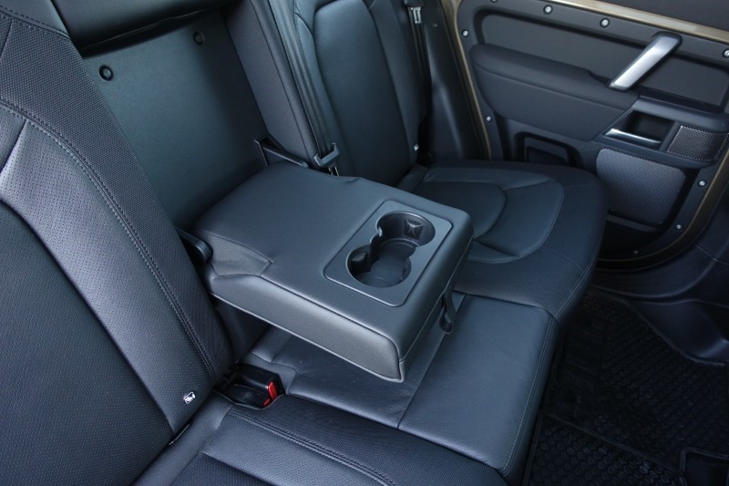 2023 (23) LAND ROVER DEFENDER 3.0 D300 X-Dynamic SE 110 5dr Auto 5149876