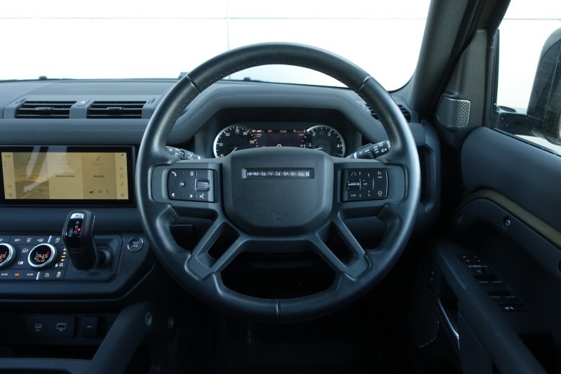 2023 (23) LAND ROVER DEFENDER 3.0 D300 X-Dynamic SE 110 5dr Auto 5149833