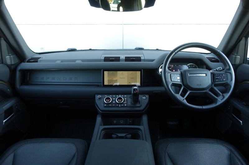 2023 (23) LAND ROVER DEFENDER 3.0 D300 X-Dynamic SE 110 5dr Auto 5149827