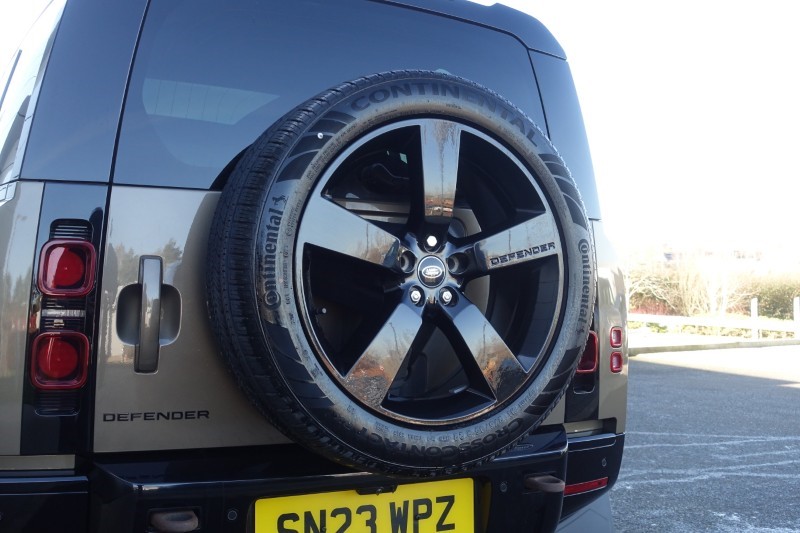 2023 (23) LAND ROVER DEFENDER 3.0 D300 X-Dynamic SE 110 5dr Auto 5149847