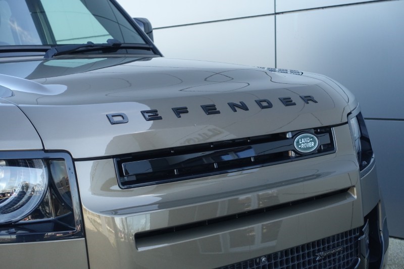 2023 (23) LAND ROVER DEFENDER 3.0 D300 X-Dynamic SE 110 5dr Auto 5149839