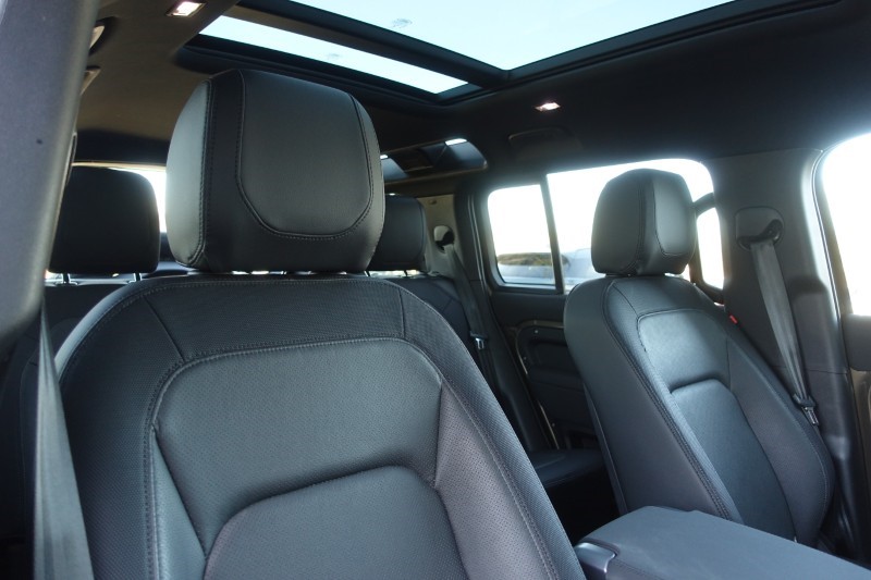 2023 (23) LAND ROVER DEFENDER 3.0 D300 X-Dynamic SE 110 5dr Auto 5149866