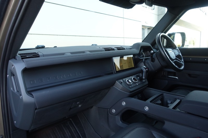 2023 (23) LAND ROVER DEFENDER 3.0 D300 X-Dynamic SE 110 5dr Auto 5149881