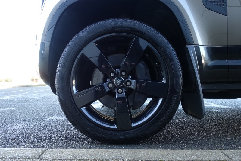 2023 (23) LAND ROVER DEFENDER 3.0 D300 X-Dynamic SE 110 5dr Auto 5149850