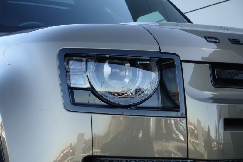 2023 (23) LAND ROVER DEFENDER 3.0 D300 X-Dynamic SE 110 5dr Auto 5149835
