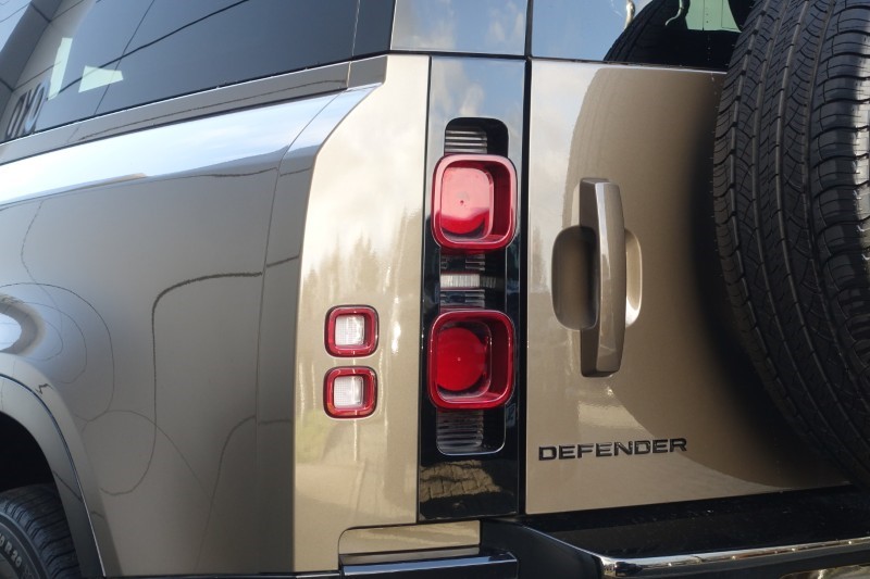 2023 (72) LAND ROVER DEFENDER 3.0 D250 X-Dynamic SE 90 3dr Auto 5179241