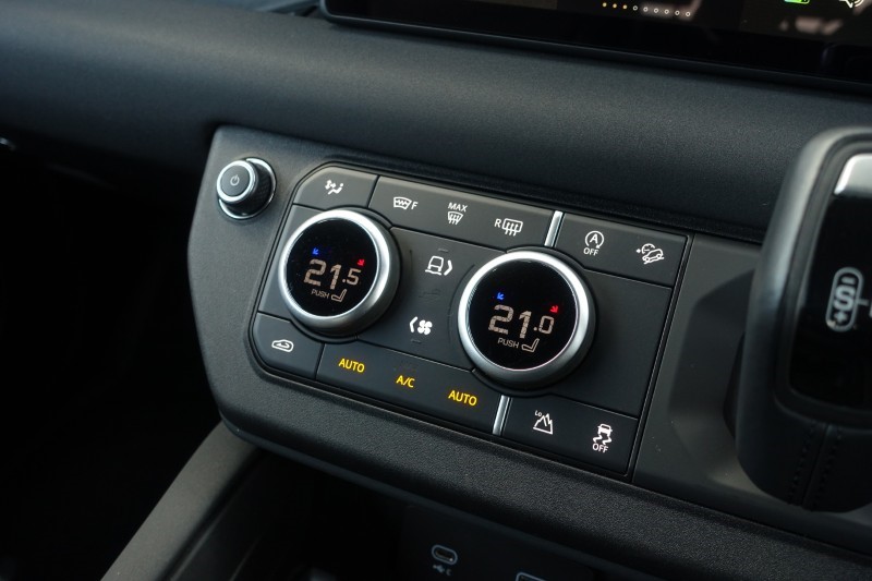 2023 (72) LAND ROVER DEFENDER 3.0 D250 X-Dynamic SE 90 3dr Auto 5179269