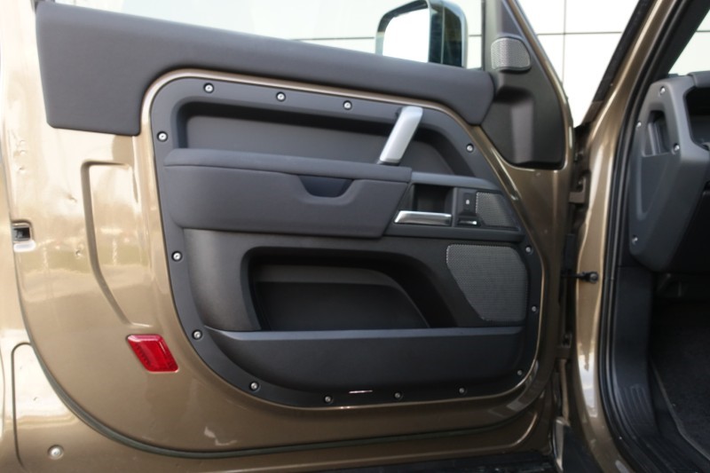 2023 (72) LAND ROVER DEFENDER 3.0 D250 X-Dynamic SE 90 3dr Auto 5179279