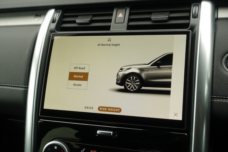 2023 (23) LAND ROVER DISCOVERY 3.0 D300 Dynamic SE 5dr Auto 5215643