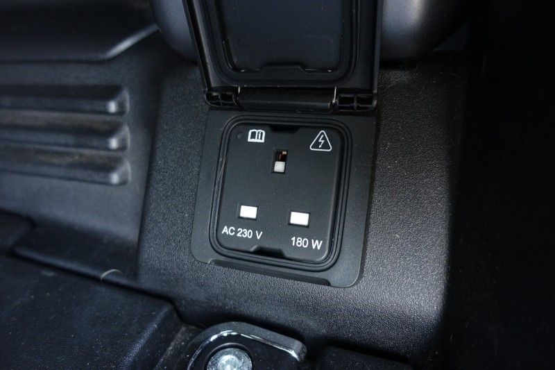 2023 (23) LAND ROVER DEFENDER 3.0 D300 X 110 5dr Auto 5203666