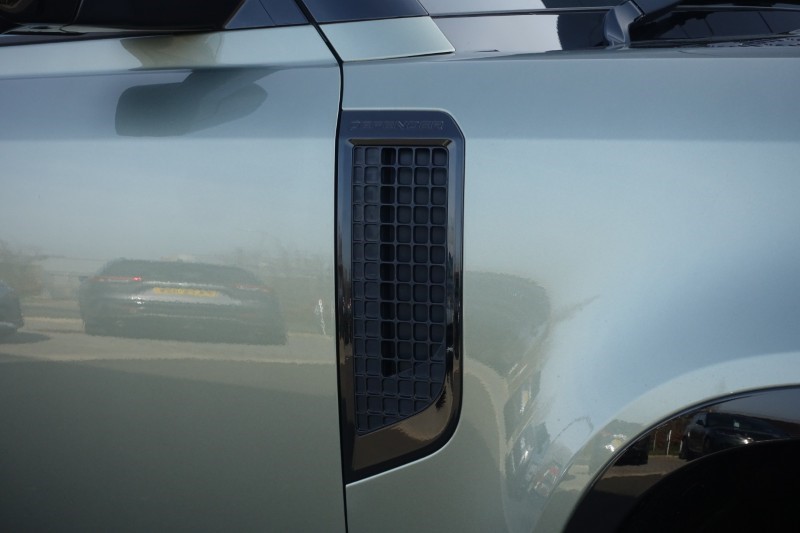 2023 (23) LAND ROVER DEFENDER 3.0 D300 X 110 5dr Auto 5203647