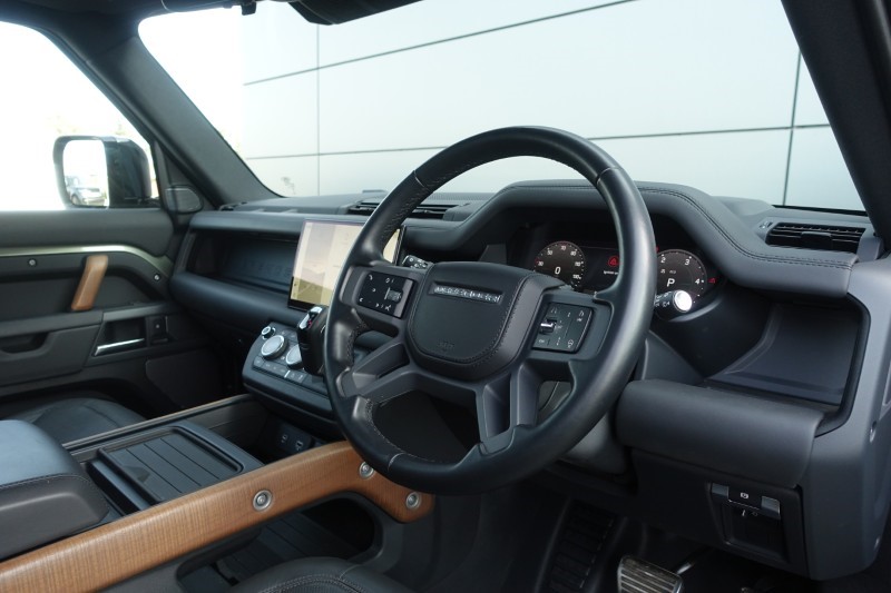 2023 (23) LAND ROVER DEFENDER 3.0 D300 X 110 5dr Auto 5203681