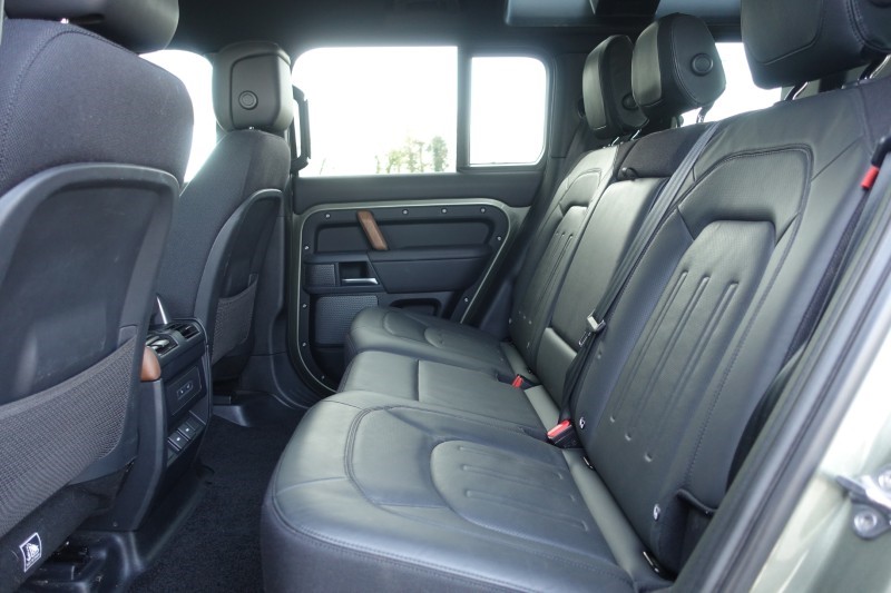 2023 (23) LAND ROVER DEFENDER 3.0 D300 X 110 5dr Auto 5203633