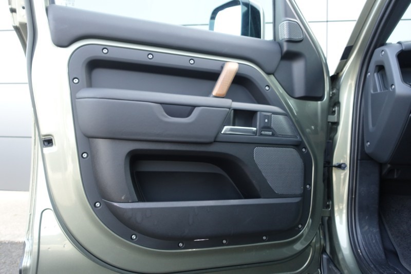 2023 (23) LAND ROVER DEFENDER 3.0 D300 X 110 5dr Auto 5203696