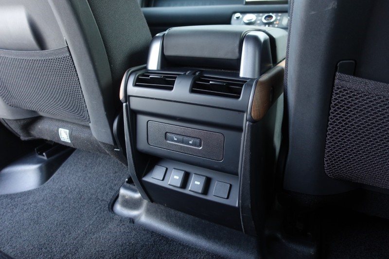 2023 (23) LAND ROVER DEFENDER 3.0 D300 X 110 5dr Auto 5203645