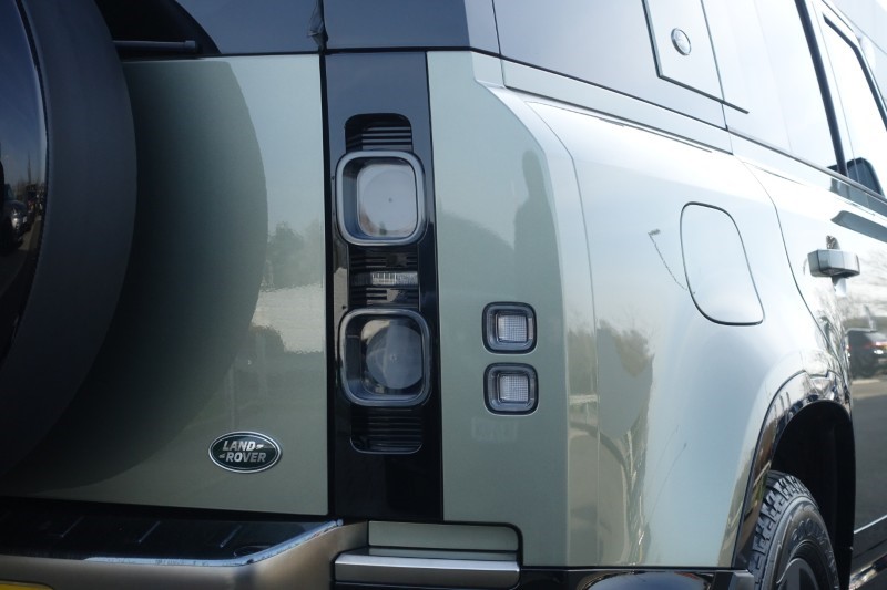 2023 (23) LAND ROVER DEFENDER 3.0 D300 X 110 5dr Auto 5203653