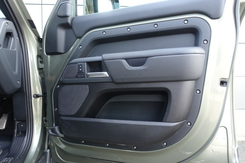 2023 (23) LAND ROVER DEFENDER 3.0 D300 X 110 5dr Auto 5203686