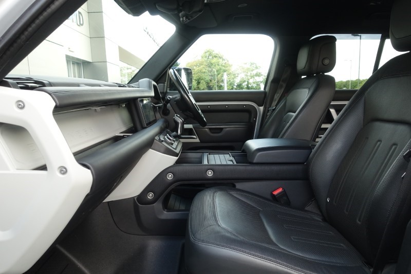 2021 (21) LAND ROVER DEFENDER 3.0 D300 X-Dynamic HSE 110 5dr Auto [7 Seat] 5644432
