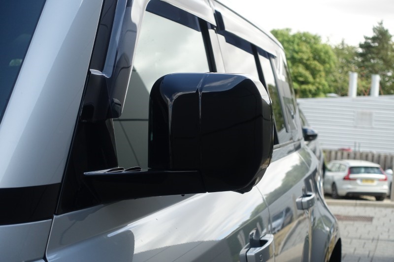 2021 (21) LAND ROVER DEFENDER 3.0 D300 X-Dynamic HSE 110 5dr Auto [7 Seat] 5644461