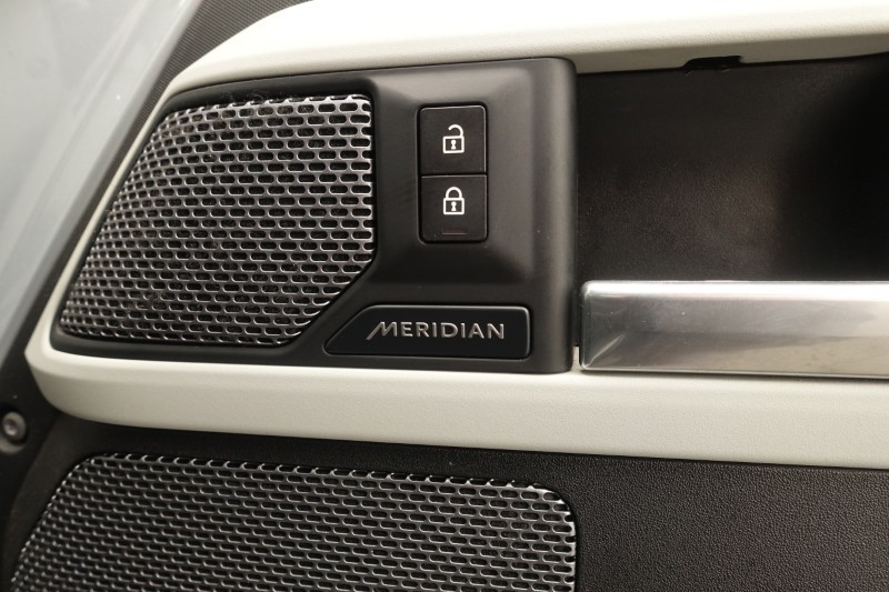 2021 (21) LAND ROVER DEFENDER 3.0 D300 X-Dynamic HSE 110 5dr Auto [7 Seat] 5644488