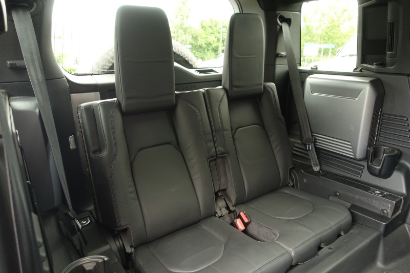 2021 (21) LAND ROVER DEFENDER 3.0 D300 X-Dynamic HSE 110 5dr Auto [7 Seat] 5644495