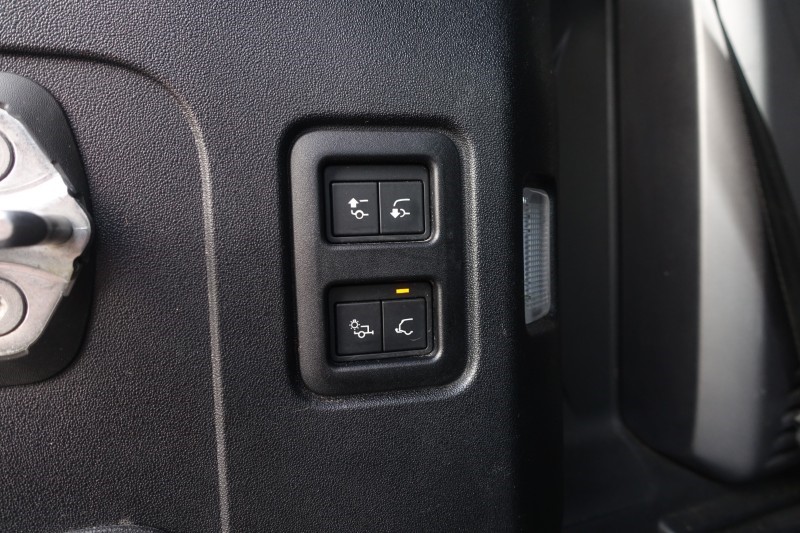 2021 (21) LAND ROVER DEFENDER 3.0 D300 X-Dynamic HSE 110 5dr Auto [7 Seat] 5644464