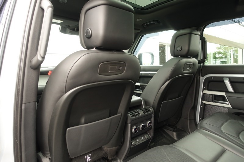 2021 (21) LAND ROVER DEFENDER 3.0 D300 X-Dynamic HSE 110 5dr Auto [7 Seat] 5644497