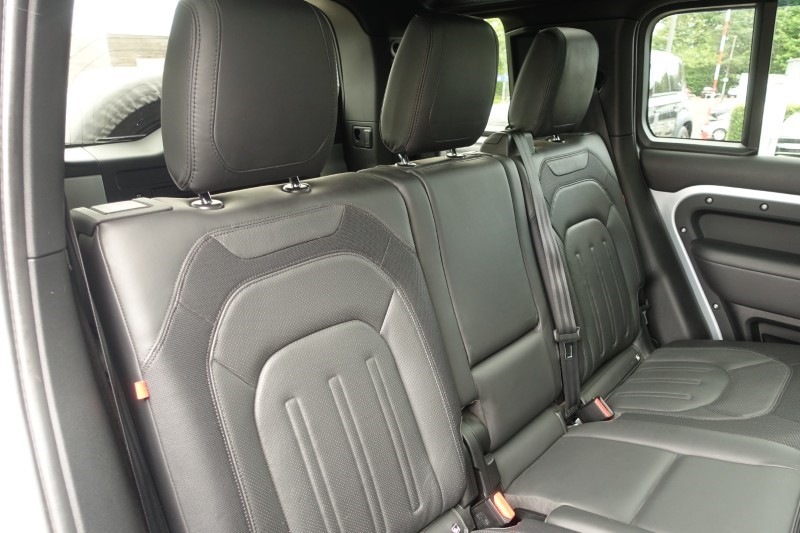 2021 (21) LAND ROVER DEFENDER 3.0 D300 X-Dynamic HSE 110 5dr Auto [7 Seat] 5644493