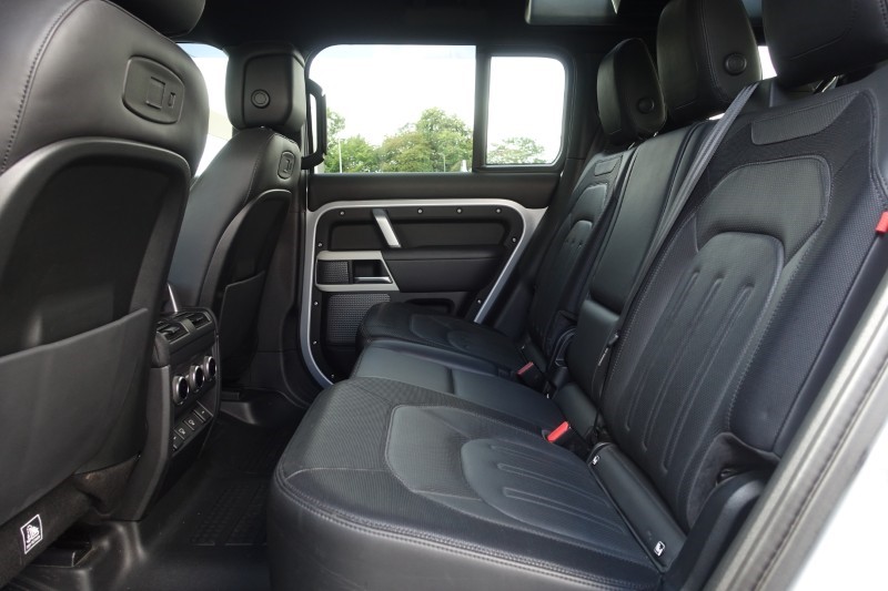 2021 (21) LAND ROVER DEFENDER 3.0 D300 X-Dynamic HSE 110 5dr Auto [7 Seat] 5644433