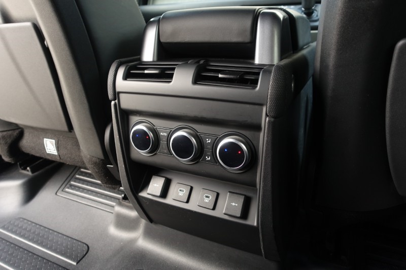 2021 (21) LAND ROVER DEFENDER 3.0 D300 X-Dynamic HSE 110 5dr Auto [7 Seat] 5644447