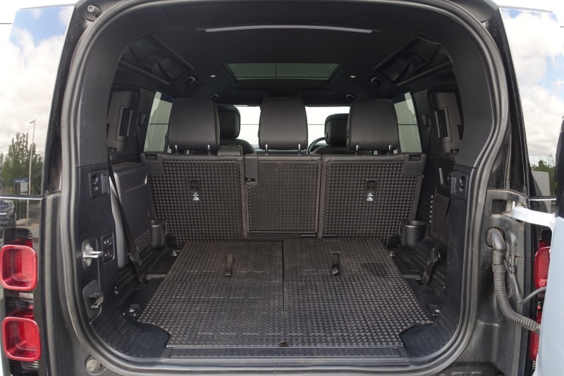 2021 (21) LAND ROVER DEFENDER 3.0 D300 X-Dynamic HSE 110 5dr Auto [7 Seat] 5644439