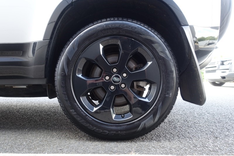 2021 (21) LAND ROVER DEFENDER 3.0 D300 X-Dynamic HSE 110 5dr Auto [7 Seat] 5644459
