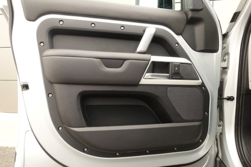 2021 (21) LAND ROVER DEFENDER 3.0 D300 X-Dynamic HSE 110 5dr Auto [7 Seat] 5644499