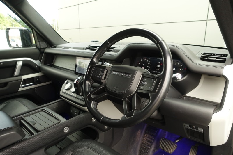 2021 (21) LAND ROVER DEFENDER 3.0 D300 X-Dynamic HSE 110 5dr Auto [7 Seat] 5644482
