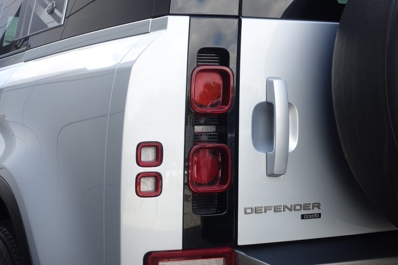 2021 (21) LAND ROVER DEFENDER 3.0 D300 X-Dynamic HSE 110 5dr Auto [7 Seat] 5644448