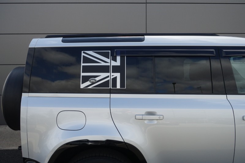 2021 (21) LAND ROVER DEFENDER 3.0 D300 X-Dynamic HSE 110 5dr Auto [7 Seat] 5644454