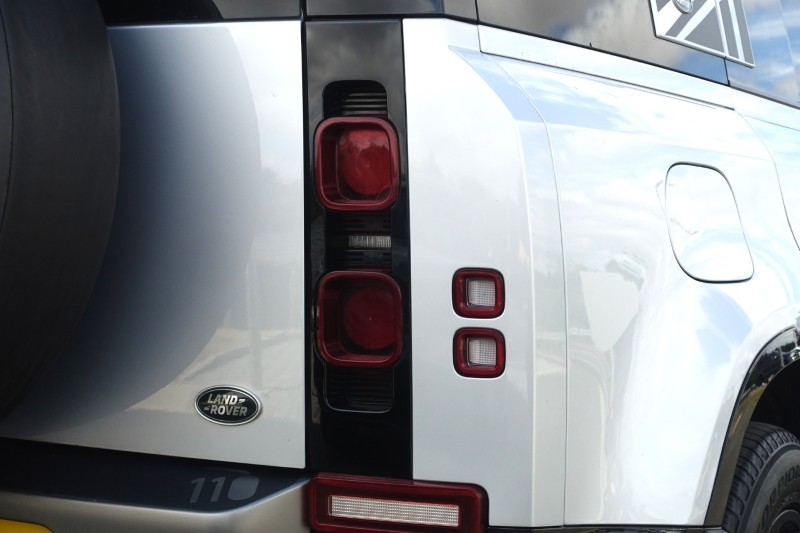 2021 (21) LAND ROVER DEFENDER 3.0 D300 X-Dynamic HSE 110 5dr Auto [7 Seat] 5644457