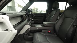 2024 (24) LAND ROVER DEFENDER 3.0 D300 X-Dynamic SE 110 5dr Auto 5195166
