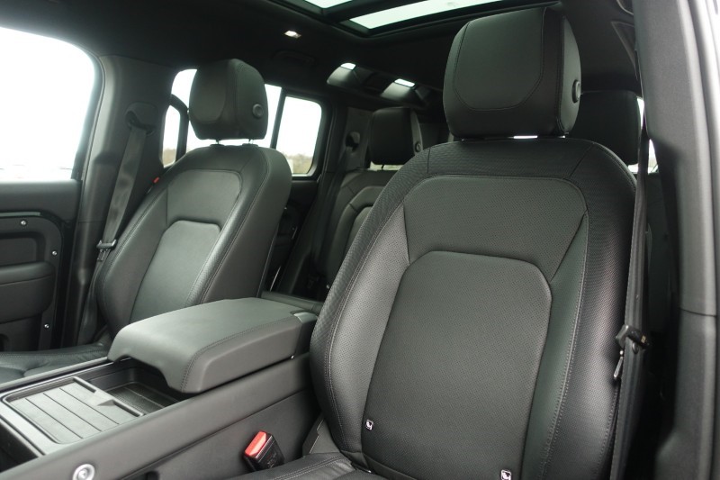 2024 (24) LAND ROVER DEFENDER 3.0 D300 X-Dynamic SE 110 5dr Auto 5195231