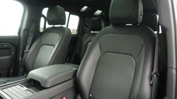 2024 (24) LAND ROVER DEFENDER 3.0 D300 X-Dynamic SE 110 5dr Auto 5195231