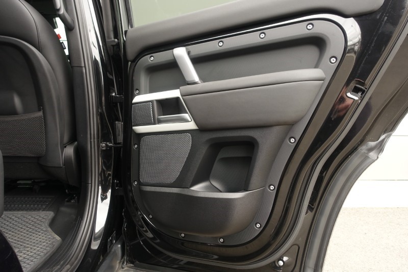 2024 (24) LAND ROVER DEFENDER 3.0 D300 X-Dynamic SE 110 5dr Auto 5195220