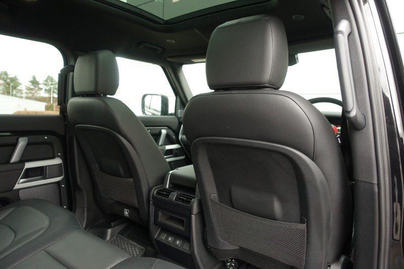 2024 (24) LAND ROVER DEFENDER 3.0 D300 X-Dynamic SE 110 5dr Auto 5195221