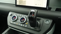 2024 (24) LAND ROVER DEFENDER 3.0 D300 X-Dynamic SE 110 5dr Auto 5195176