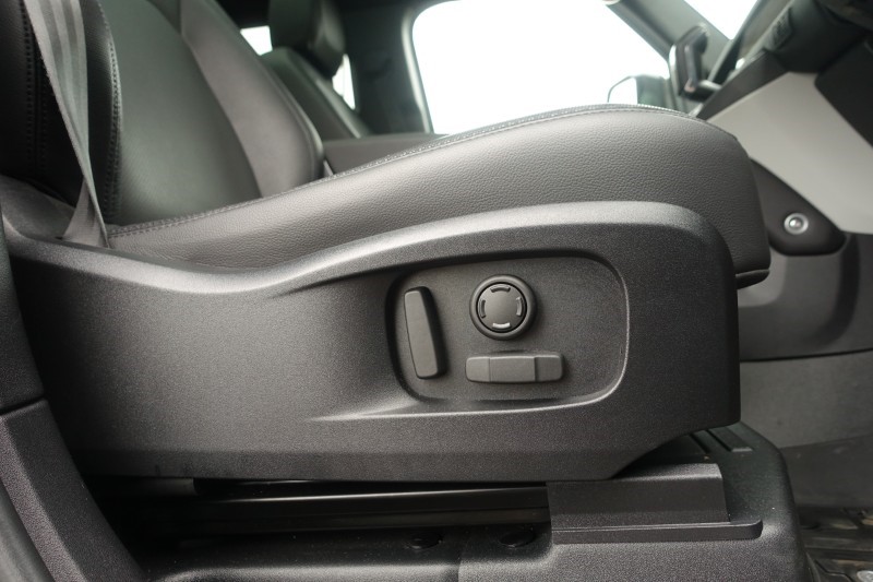 2024 (24) LAND ROVER DEFENDER 3.0 D300 X-Dynamic SE 110 5dr Auto 5195216