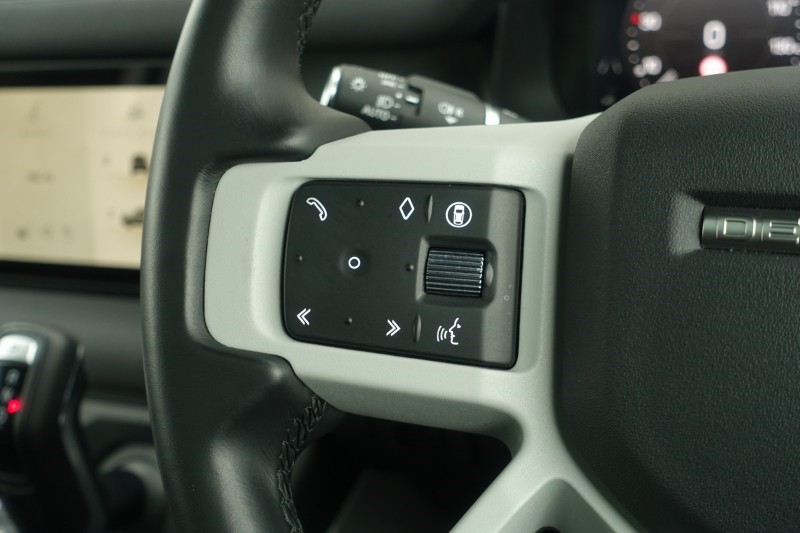 2024 (24) LAND ROVER DEFENDER 3.0 D300 X-Dynamic SE 110 5dr Auto 5195204