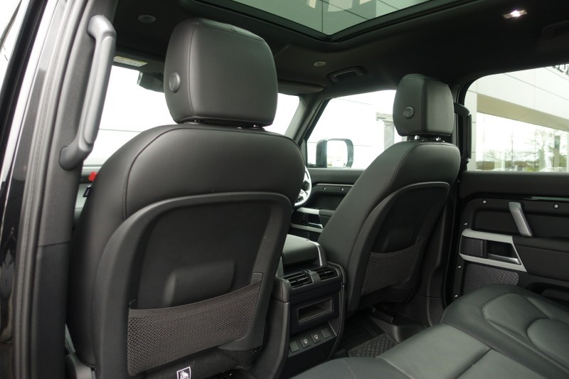 2024 (24) LAND ROVER DEFENDER 3.0 D300 X-Dynamic SE 110 5dr Auto 5195225