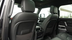 2024 (24) LAND ROVER DEFENDER 3.0 D300 X-Dynamic SE 110 5dr Auto 5195225