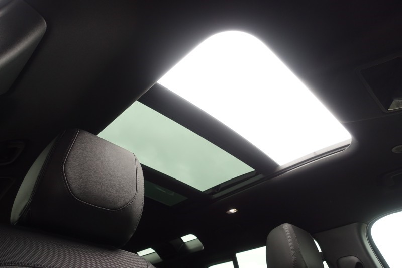 2024 (24) LAND ROVER DEFENDER 3.0 D300 X-Dynamic SE 110 5dr Auto 5195215