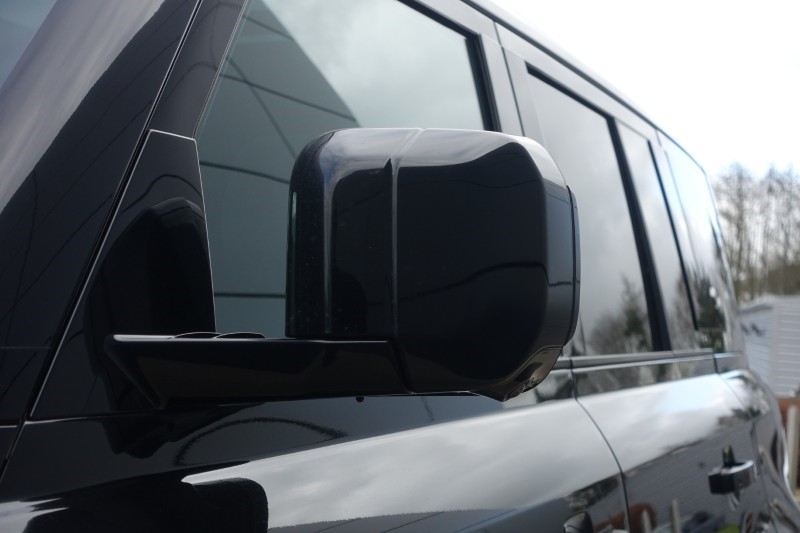 2024 (24) LAND ROVER DEFENDER 3.0 D300 X-Dynamic SE 110 5dr Auto 5195197